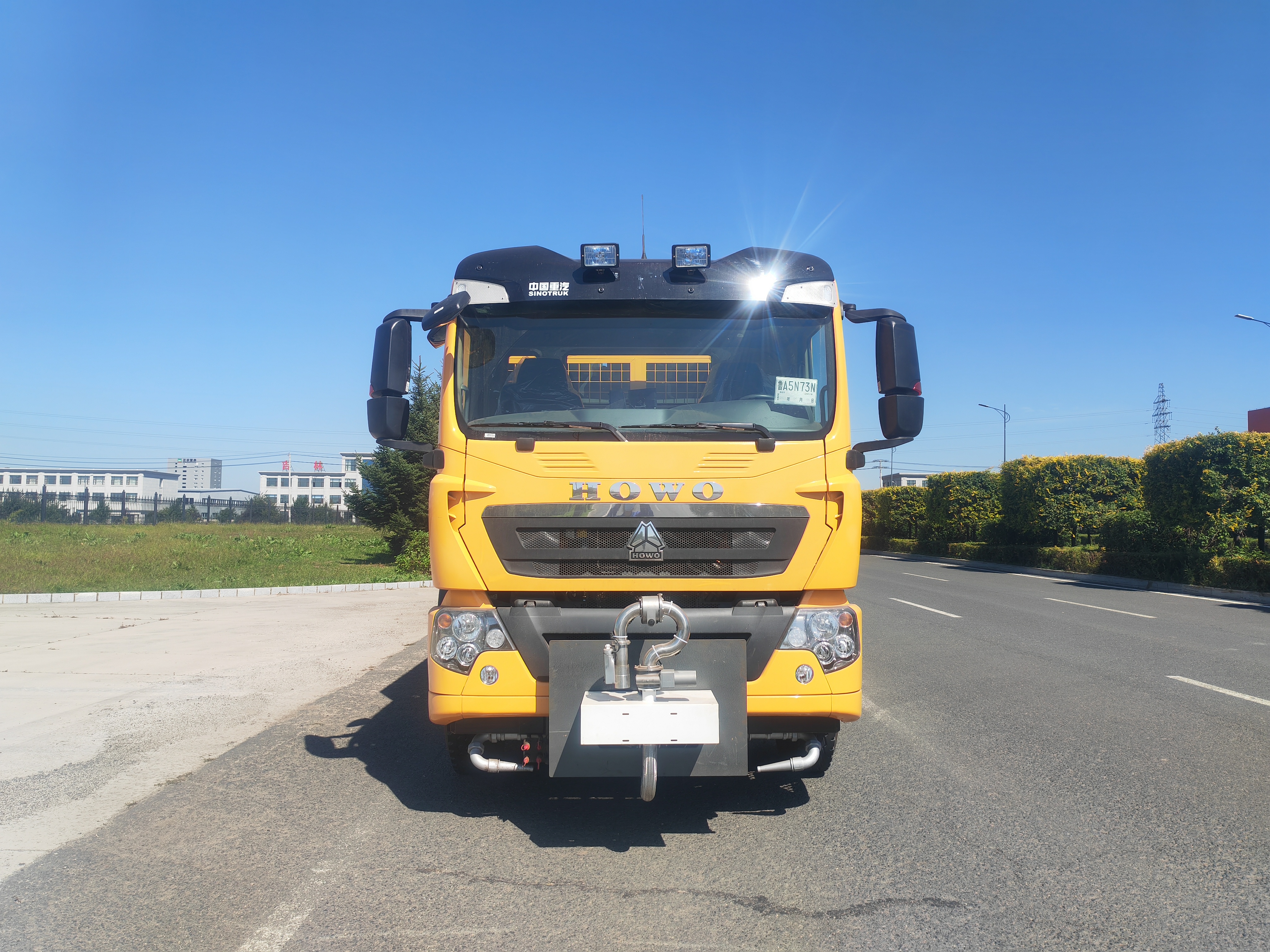 BLD5186TCXZZ6型(18噸)多功能除冰除雪車(圖6) BLD5186TCXZZ6型(18噸)多功能除冰除雪車(圖6)